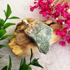 Quartzo Verde Bruta - Pingente Banho Dourado