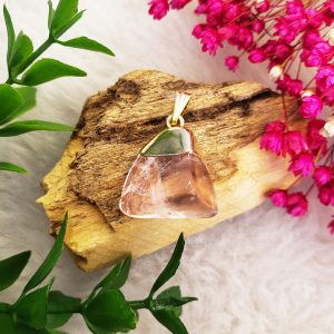 Quartzo Rosa Rolada - Pingente Dourado
