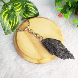 Cianita Negra Vassoura da Bruxa - Chaveiro de Pedra